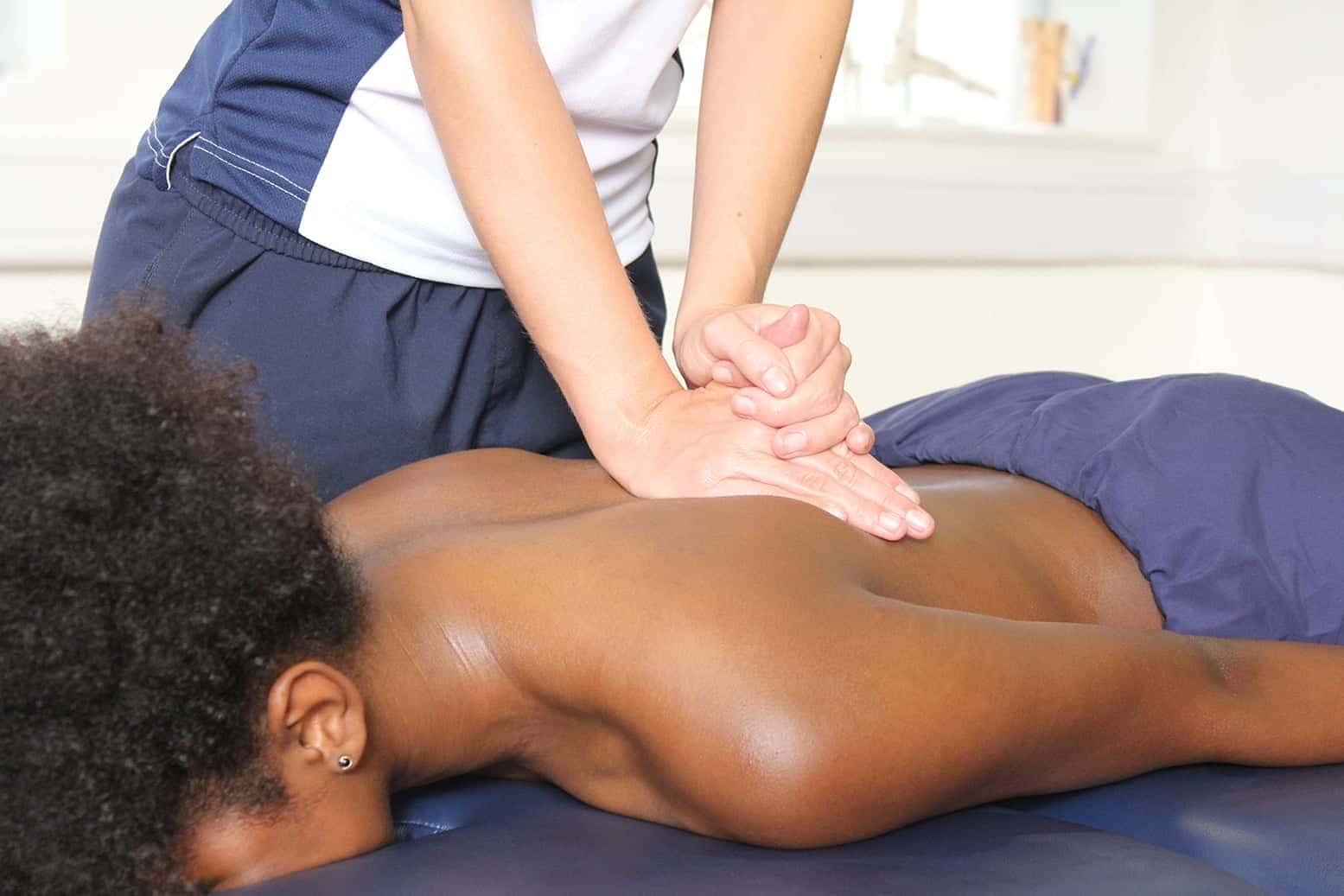 Patient receiving a mobilisation massage